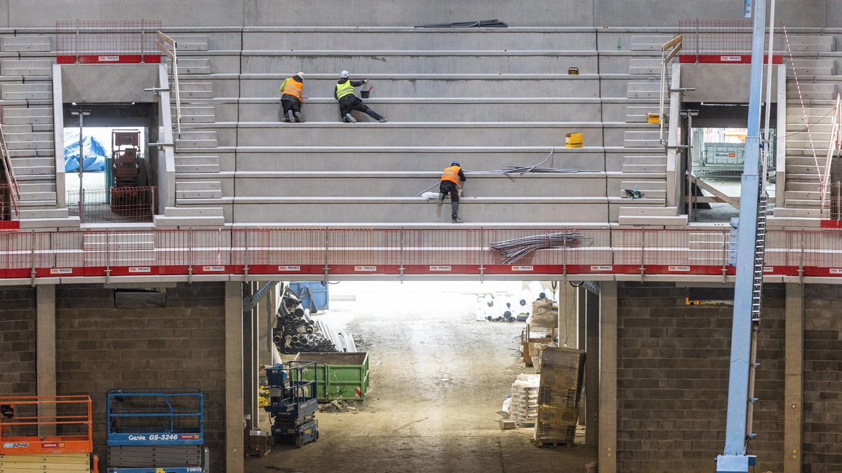 Řemeslníci na volné noze berou víc. Firmám zůstávají ti méně zkušení